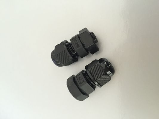 Китай М8 кс железа кабеля 1,25 пластмасс, водоустойчивый цвет черноты кабельного соединителя поставщик