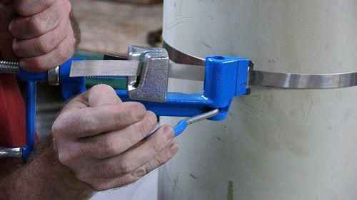 Голубая застежка-молния нержавеющей стали связывает инструмент установки, прочный инструмент связи кабеля металла